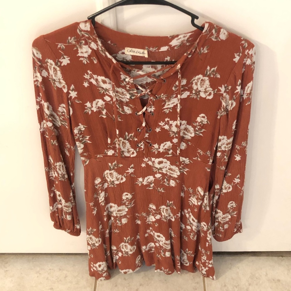 CHLOE & KATIE Lace Up Floral Dress
